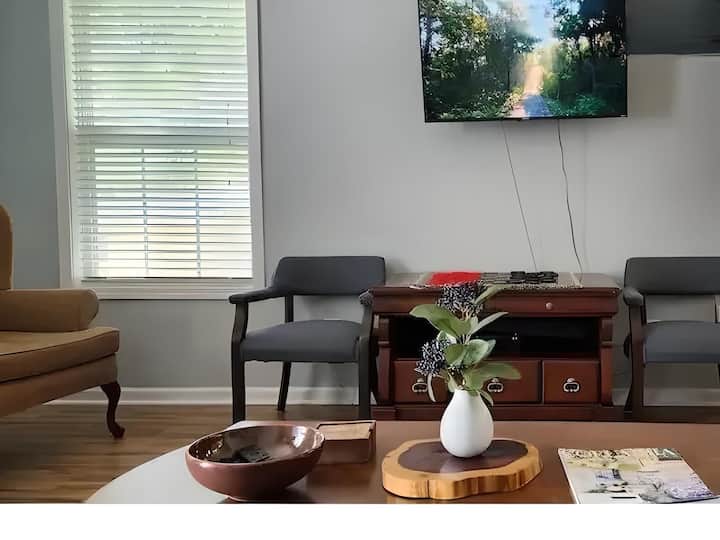3 Br Near Zoo, River, & Downtown - Columbia