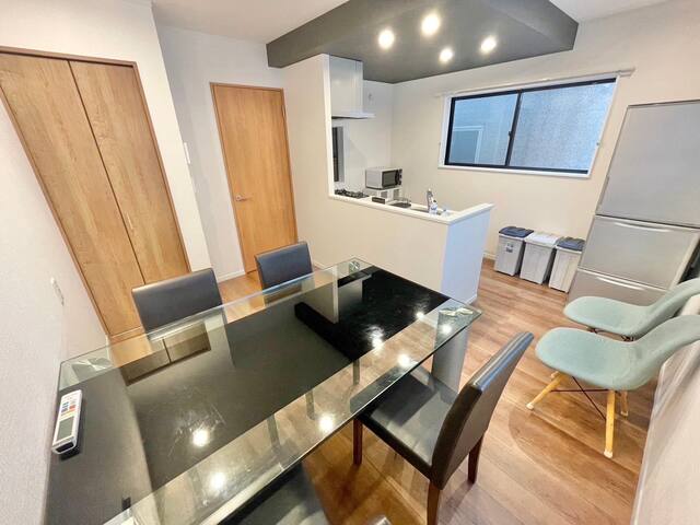 新宿の一軒家貸切/90㎡/駐車場付/3寝室・7ベッド/東新宿駅徒歩9分/新宿・渋谷・原宿エリア gallery image 3