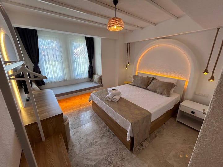 Bozcaada Masalı Hotel, Bay Window & Seating Room 6 - Bozcaada