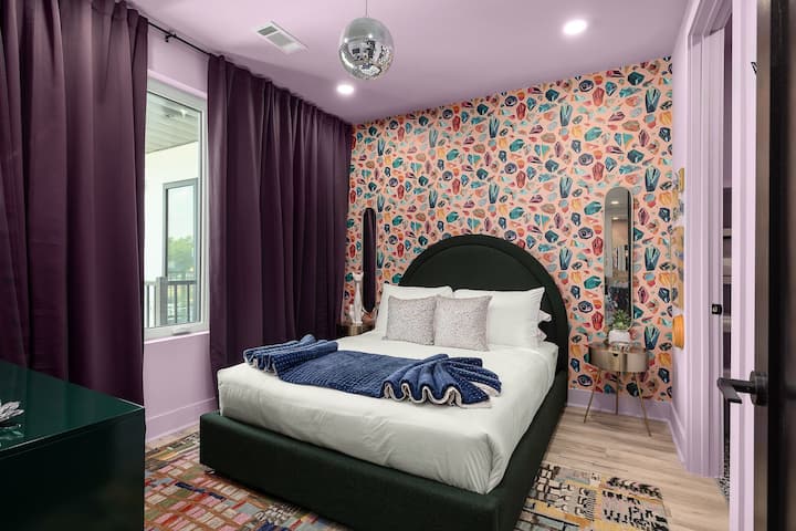 Bejewled בחדר השינה קווין היפהפה הזה 