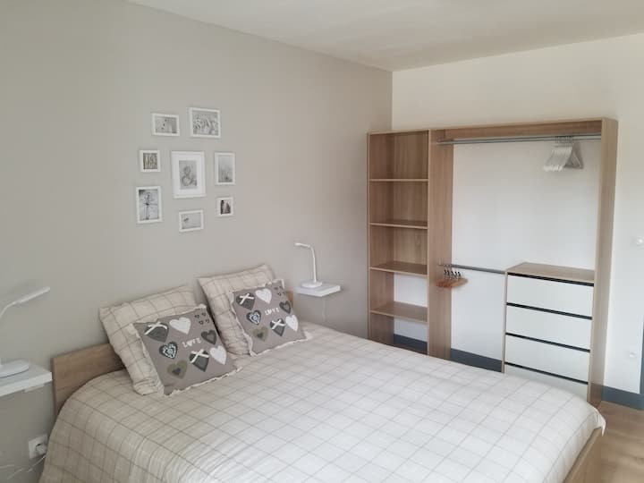 Големина на брачен кревет (160 x 200 см) и прелив