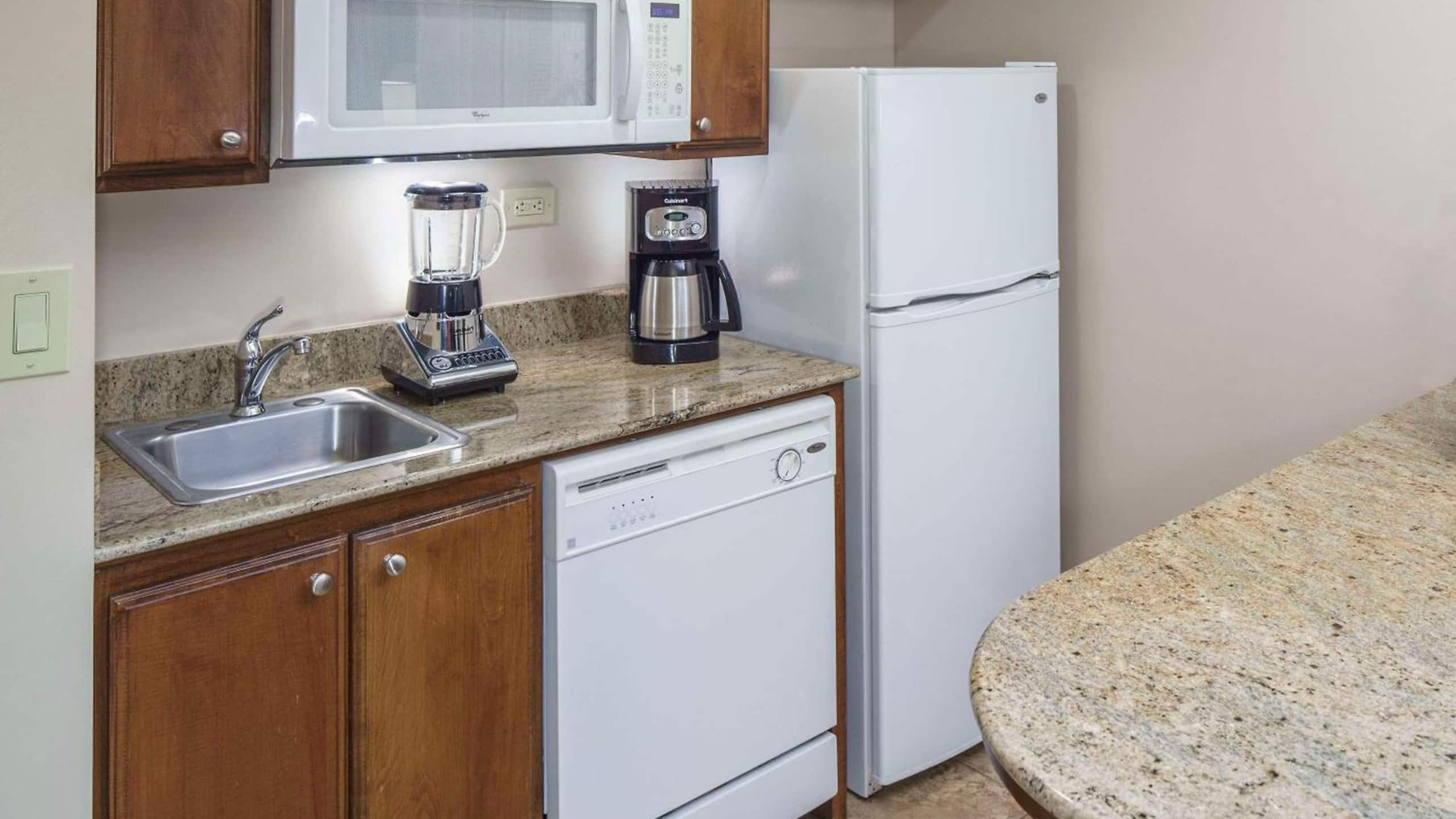 Condo in Lahaina · ★4.92 · 1 bedroom · 2 beds · 1 private bath - Image 6