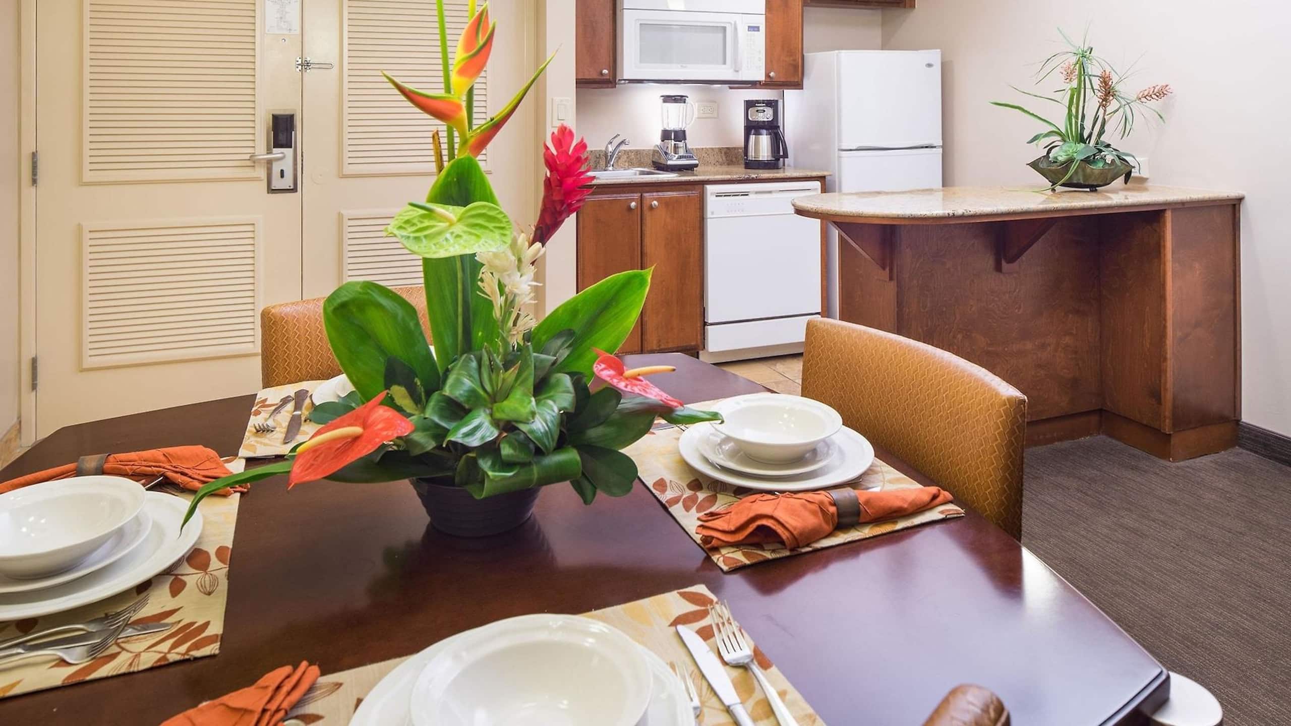 Condo in Lahaina · ★4.92 · 1 bedroom · 2 beds · 1 private bath - Image 8