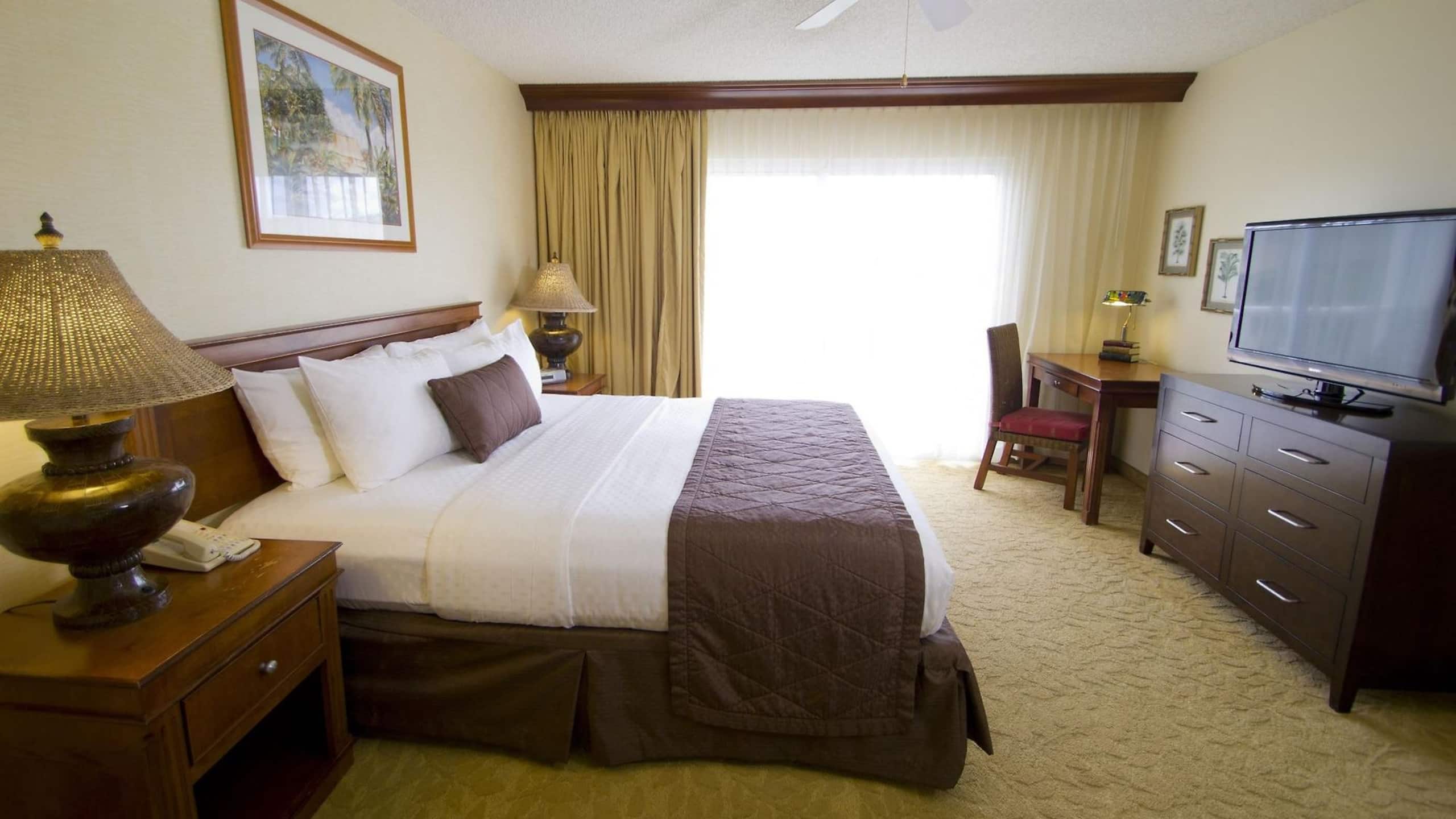 Condo in Lahaina · ★4.92 · 1 bedroom · 2 beds · 1 private bath - Image 11