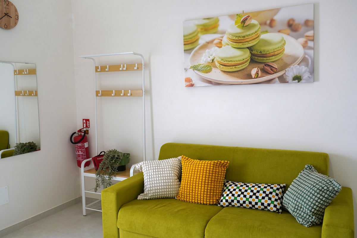 Successful Airbnb property: Modern in the historic center, convenient with parking in Ostuni