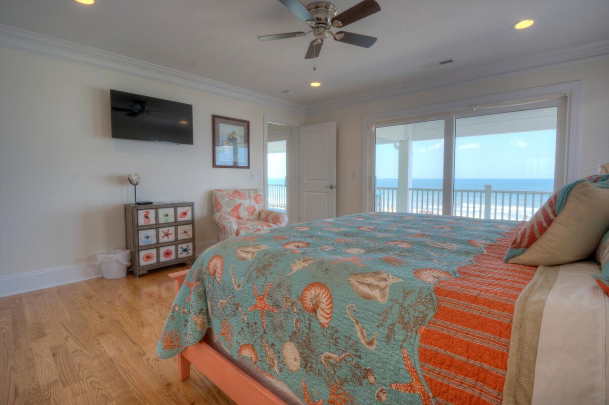 The Nautilus Room - Top Floor Oceanfront - Private Oceanfront Deck Access - King Bed - TV - EnSuite Bath