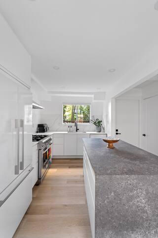 Elegant Kitsilano Home | Newly Renovated gallery image 3