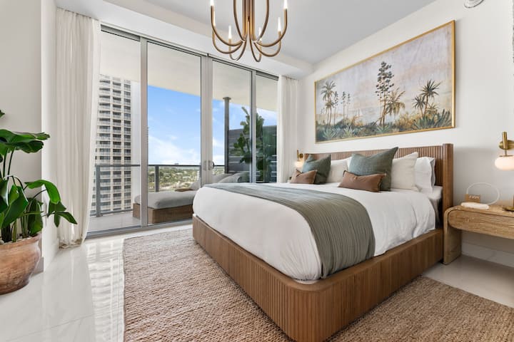King bedroom with ensuite bathroom and private balcony.