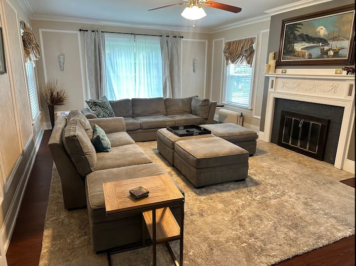 *Big Historic Home*a/c*parking* - Niagara Falls, NY