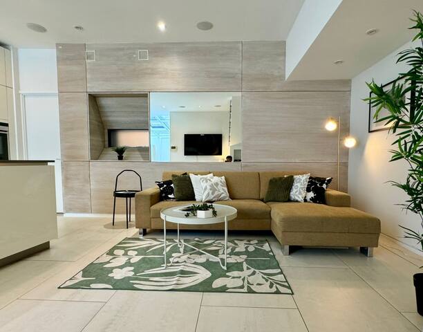 5G Kensington / Modern Spacious Duplex 4Bed 3bath gallery image 4