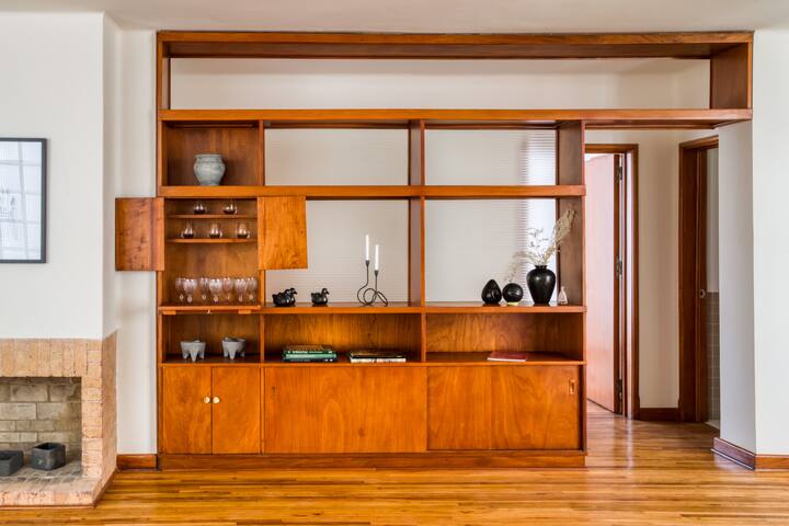 High-End Residence w/Balcony 1946 Renewed Building gallery image 5