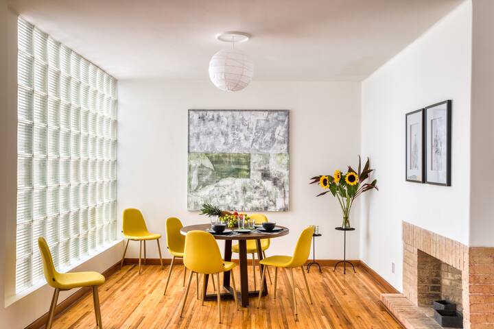 High-End Residence w/Balcony 1946 Renewed Building gallery image 4