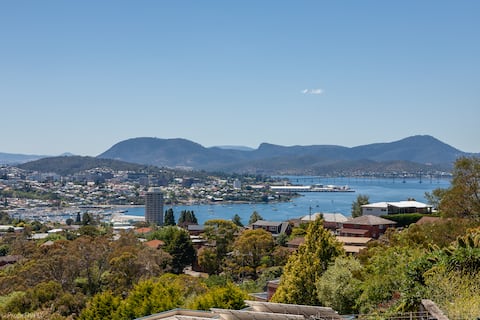 The Lookout. Superb 2 bedroom apt. Views!