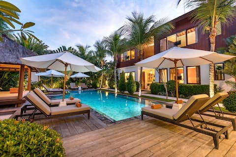 Ideally situated walking distance Eat St, Seminyak