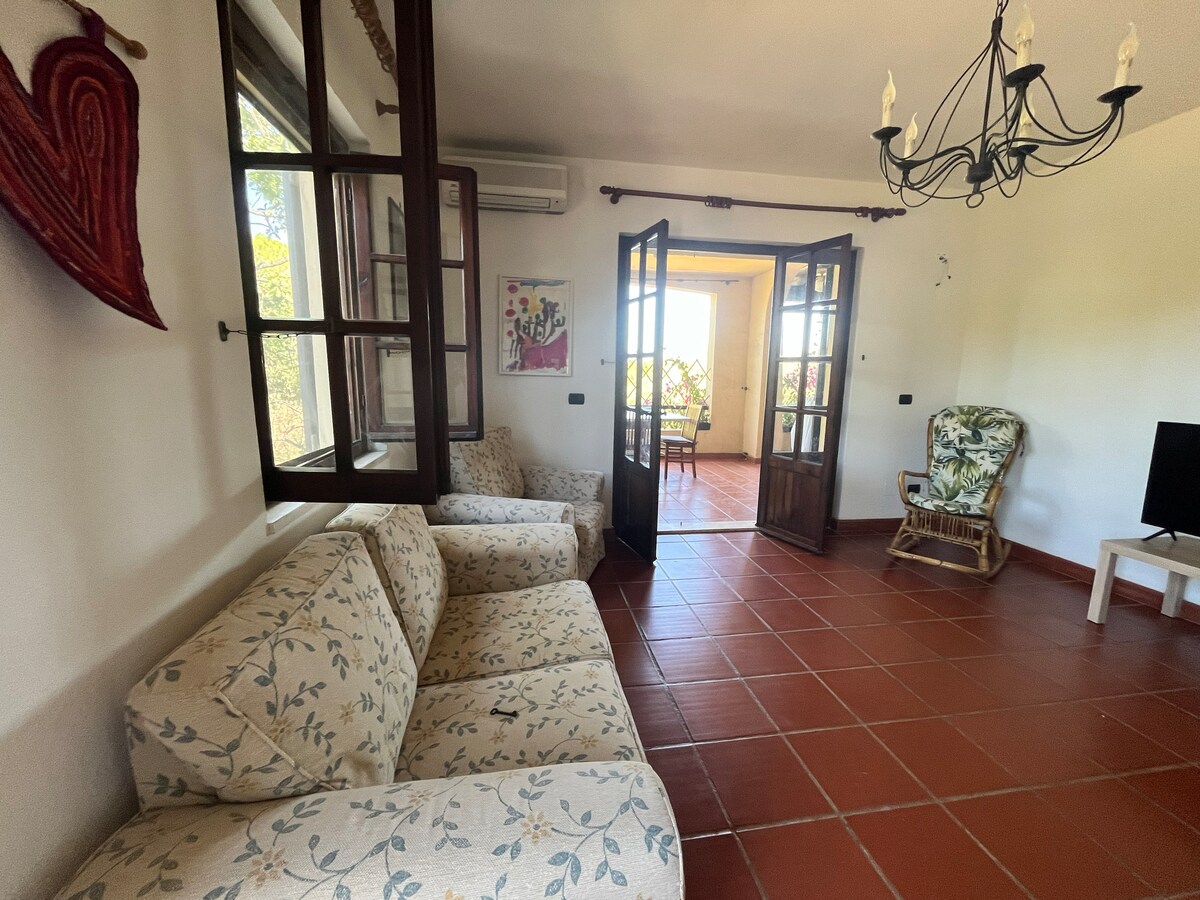 Top Airbnb: House with garden near the sea, fast internet in Domus De Maria