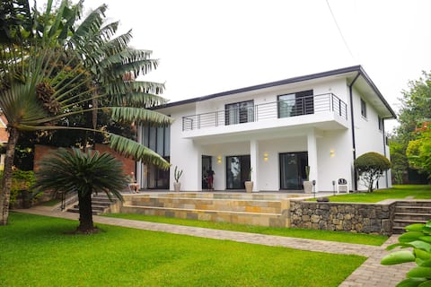 Baharini · Luxury Designer Villa, Pool & Garden