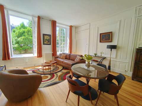 Exceptional apartment. Le Tourville.
