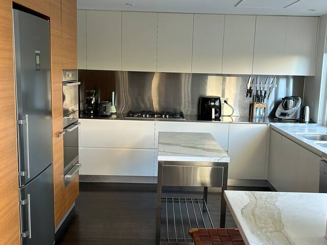 Modern home near Bondi Beach, parks and cafes gallery image 4