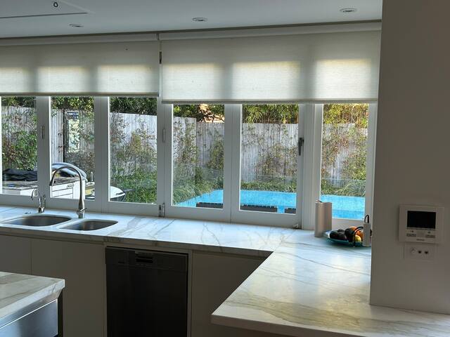 Modern home near Bondi Beach, parks and cafes gallery image 5