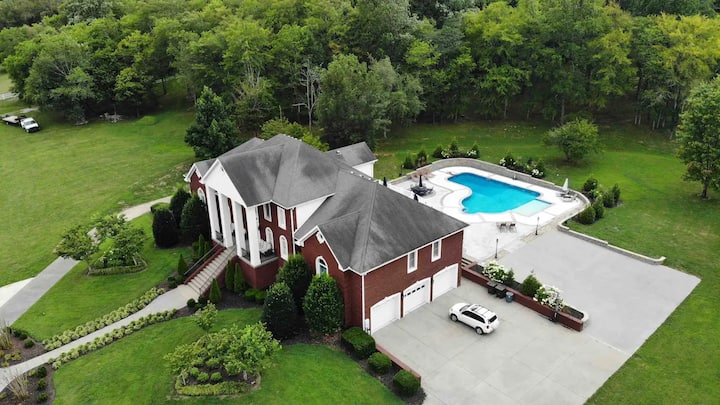Huge 5 Acre Estate. 7 Bedrooms + Pool + Volleyball