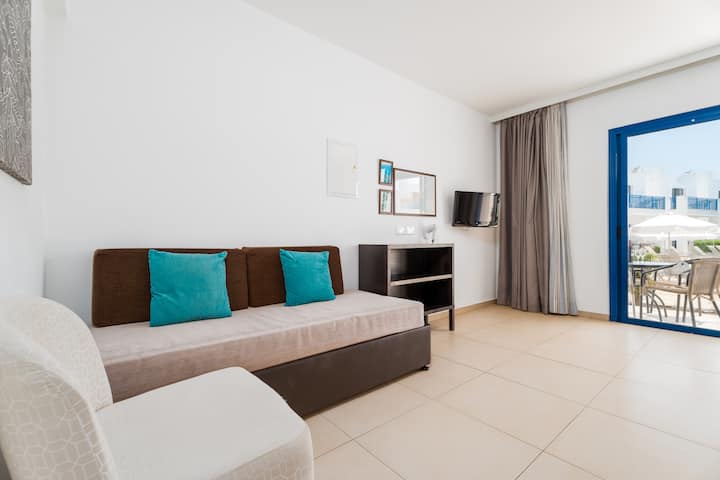 Apartment With Balcony - Ayia Napa