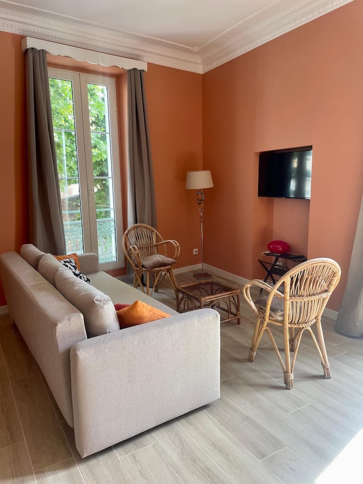 Chezjo.appart 4 Personnes Sur La Place Du Village - Fayence