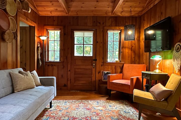Charming Union Pier Cottage In The Woods - Union Pier, MI