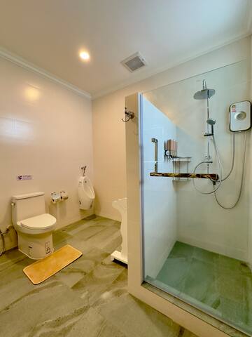 4-Bedroom Home in Chatuchak District, Bangkok gallery image 5