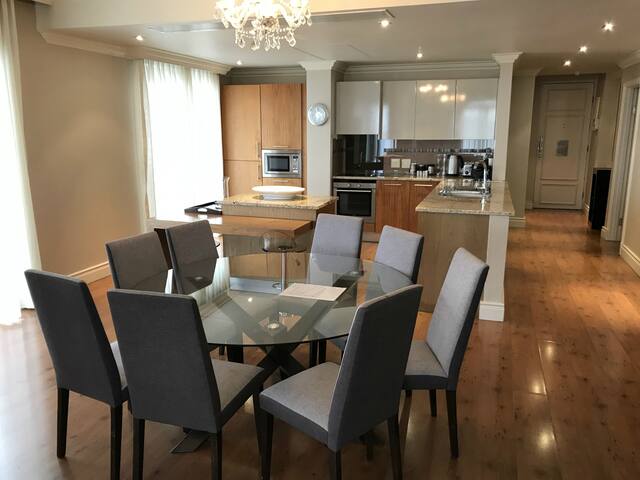 Chic 3-Bedroom Apartment gallery image 2