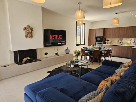Annonce Airbnb populaire: Le Simone Veil, Refinement, 150 m from the beaches à La Ciotat