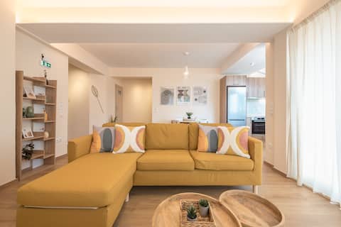 Popular Airbnb listing: Majestic Penthouse w/ Acropolis View in ψυρρη κουμουνδουρου