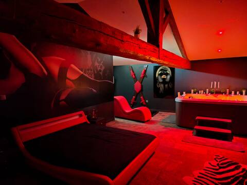 The indecent break LOVE ROOM