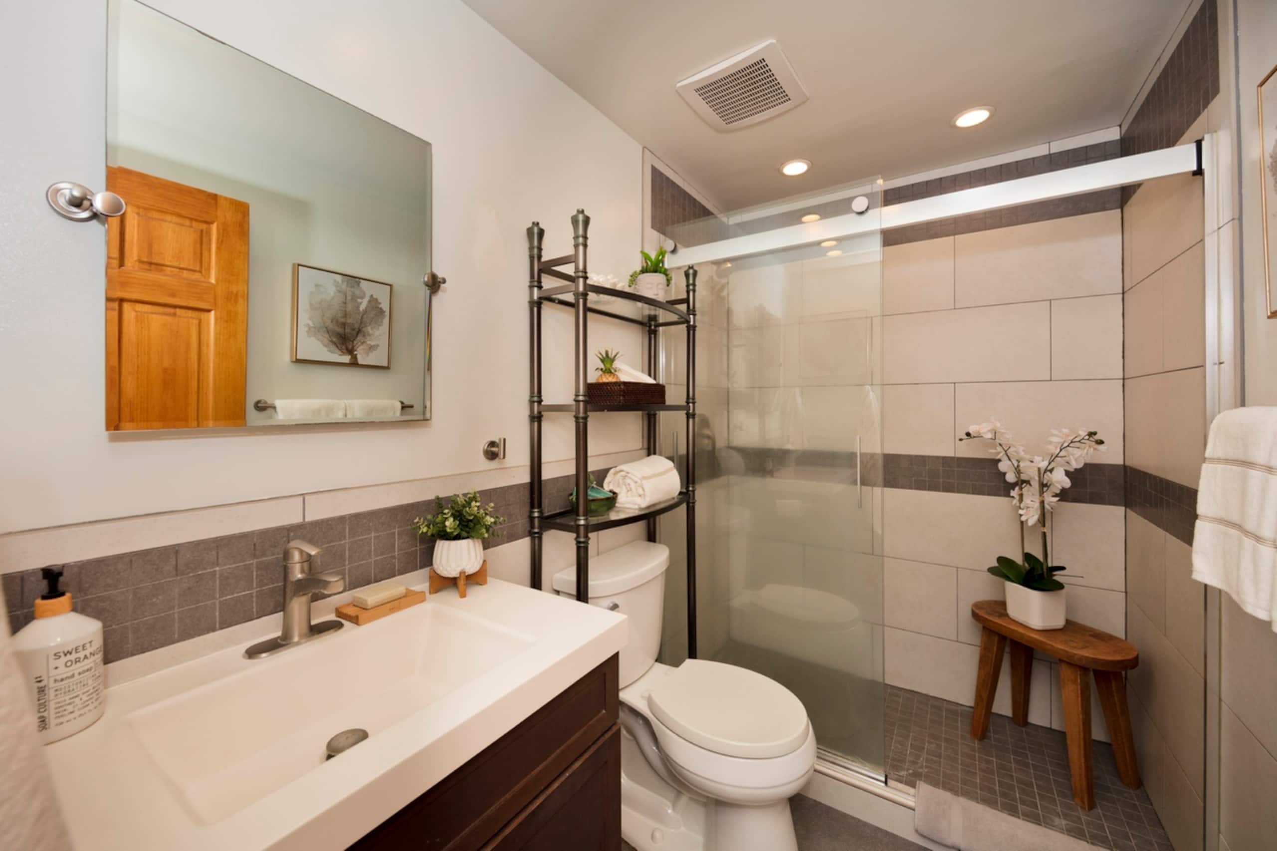 Shell Cottage: Cozy Beach Stay - Image 13