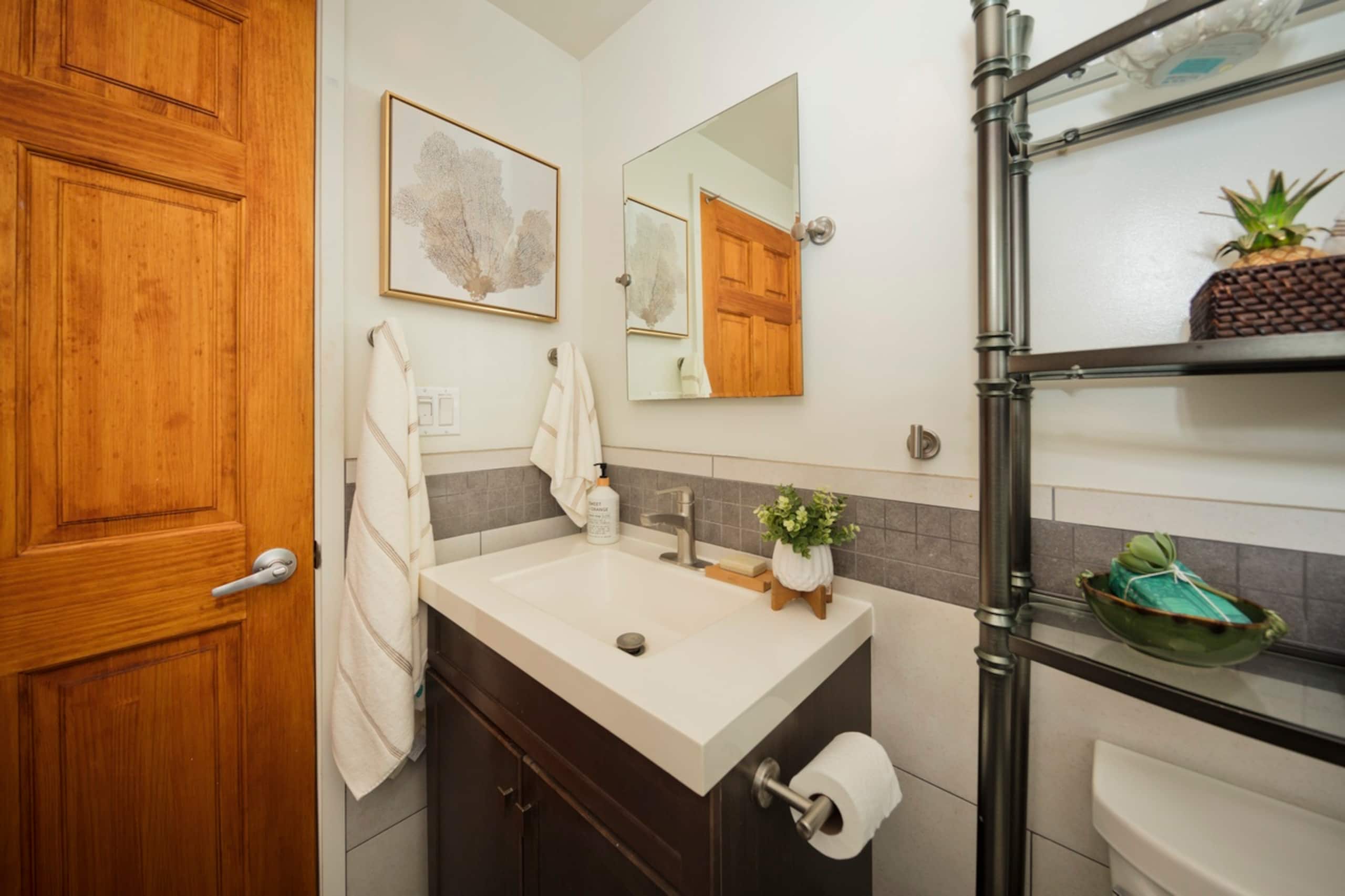 Shell Cottage: Cozy Beach Stay - Image 14