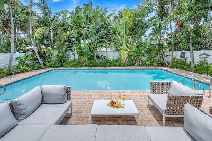 Steps to Beach w/ Pool, Backyard Oasis & Game Room gallery image 3