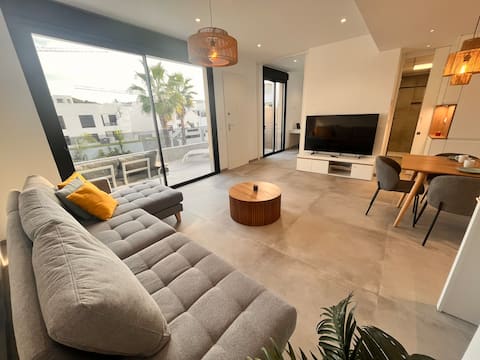 Anuncio de Airbnb popular: Casa Matti - Luxury rooftop city view with pool en San Pedro Del Pinatar