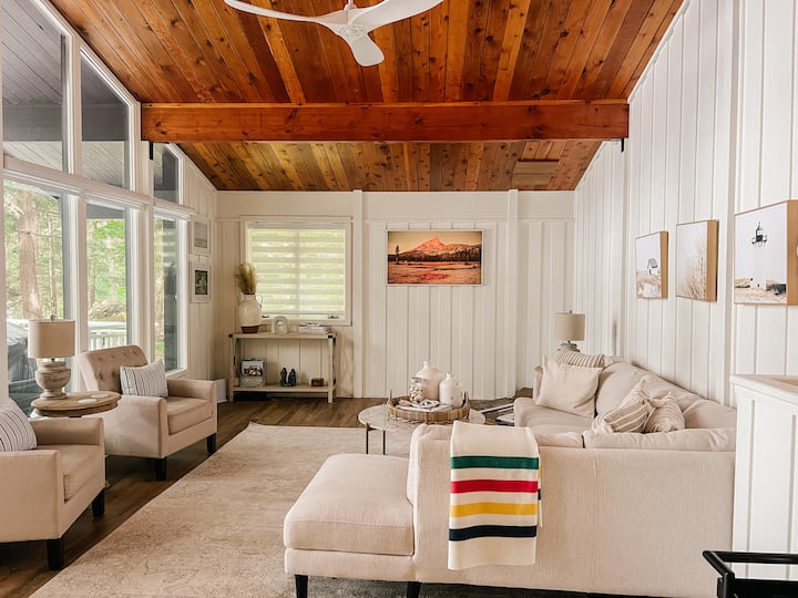 Waterfront Cottage And Boathouse - Huntsville