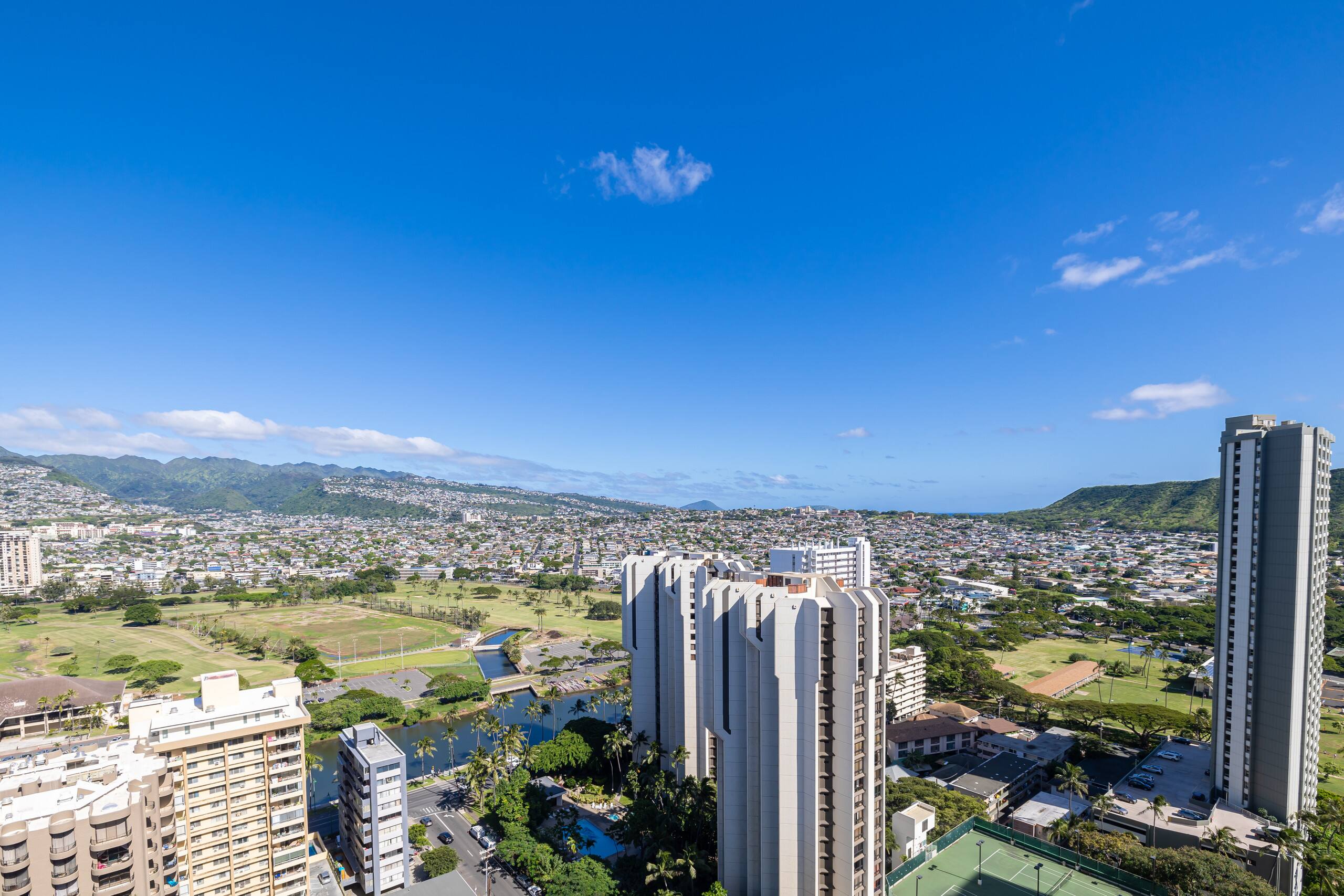 Condo in Honolulu · ★4.6 · 1 bedroom · 3 beds · 1 private bath - Image 24