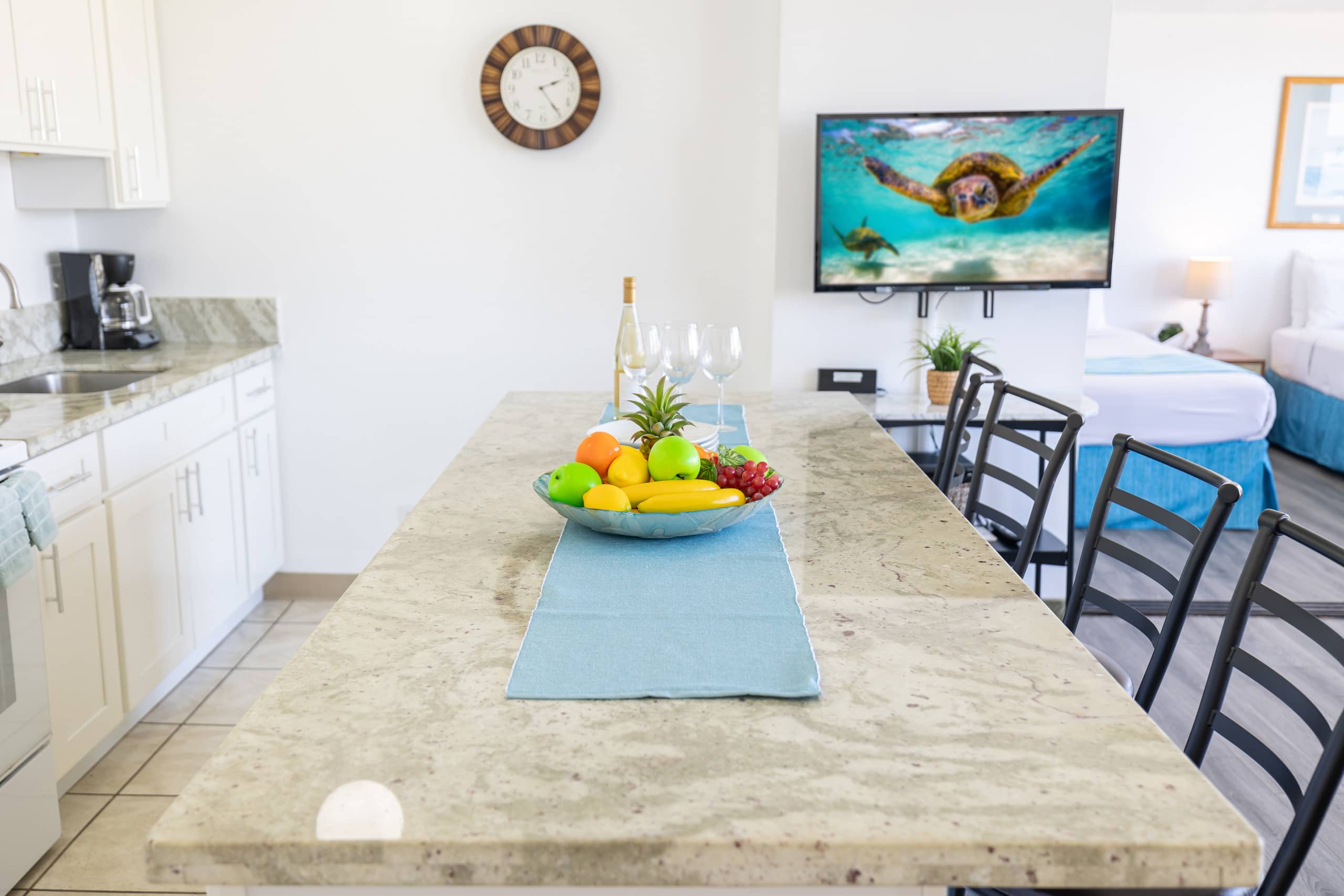 Condo in Honolulu · ★4.6 · 1 bedroom · 3 beds · 1 private bath - Image 11