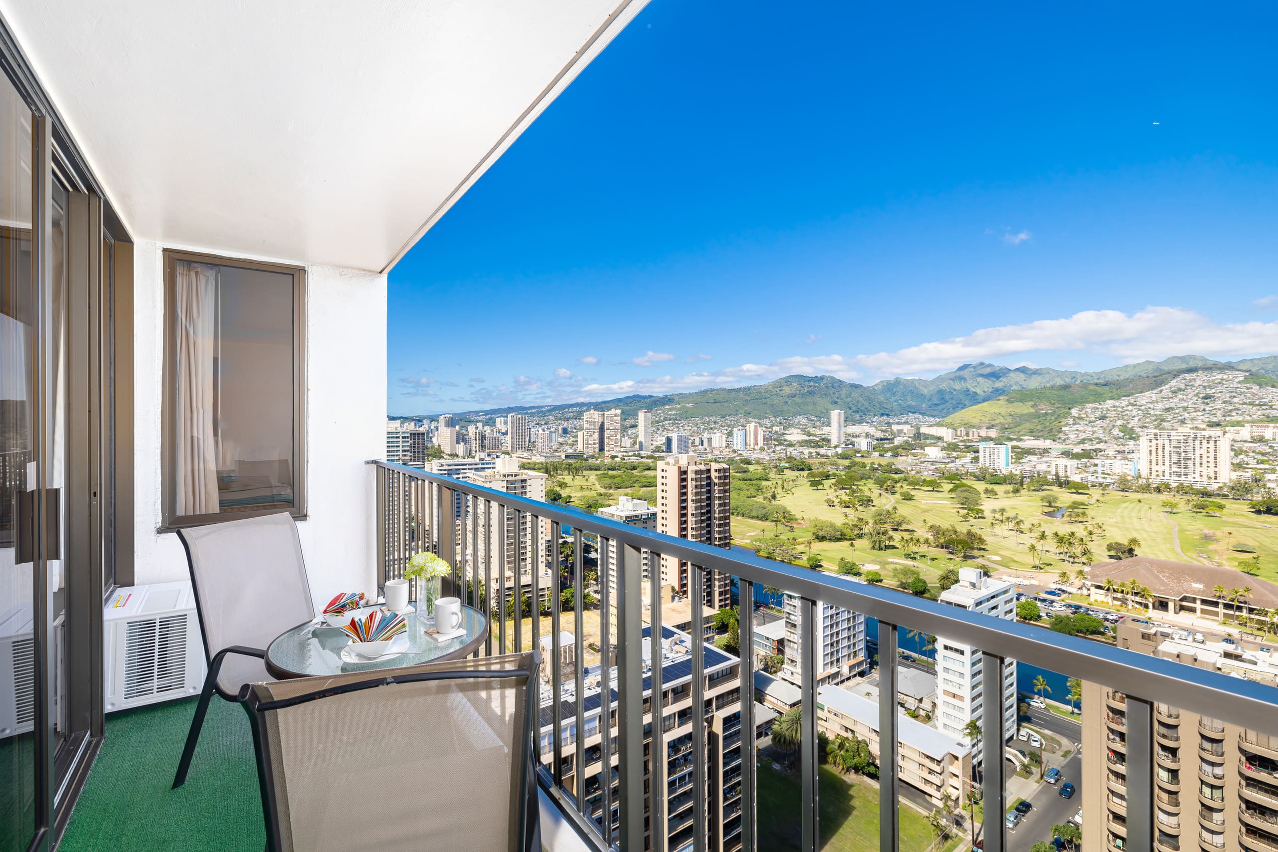 Condo in Honolulu · ★4.6 · 1 bedroom · 3 beds · 1 private bath - Image 23