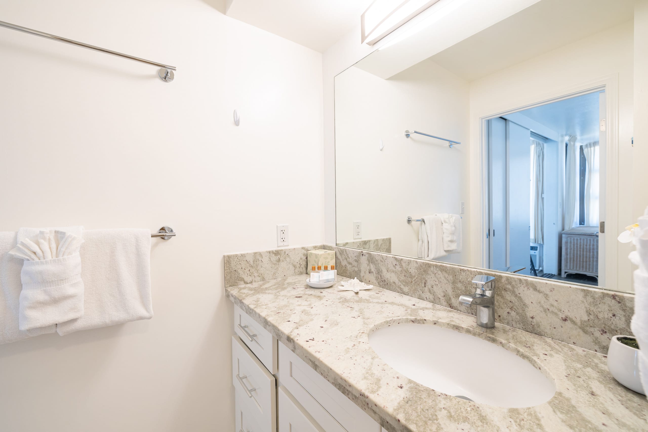 Condo in Honolulu · ★4.6 · 1 bedroom · 3 beds · 1 private bath - Image 20