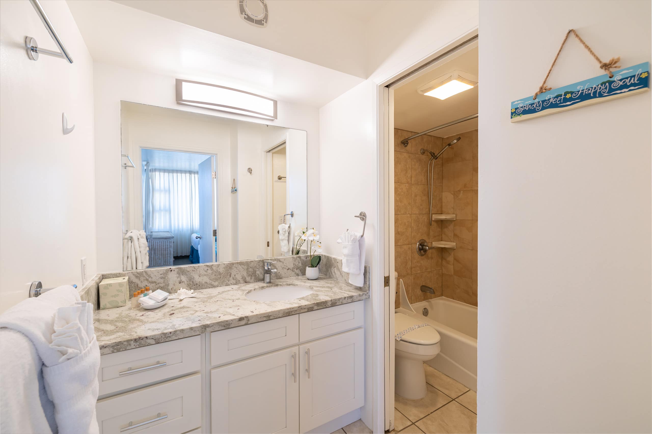 Condo in Honolulu · ★4.6 · 1 bedroom · 3 beds · 1 private bath - Image 16
