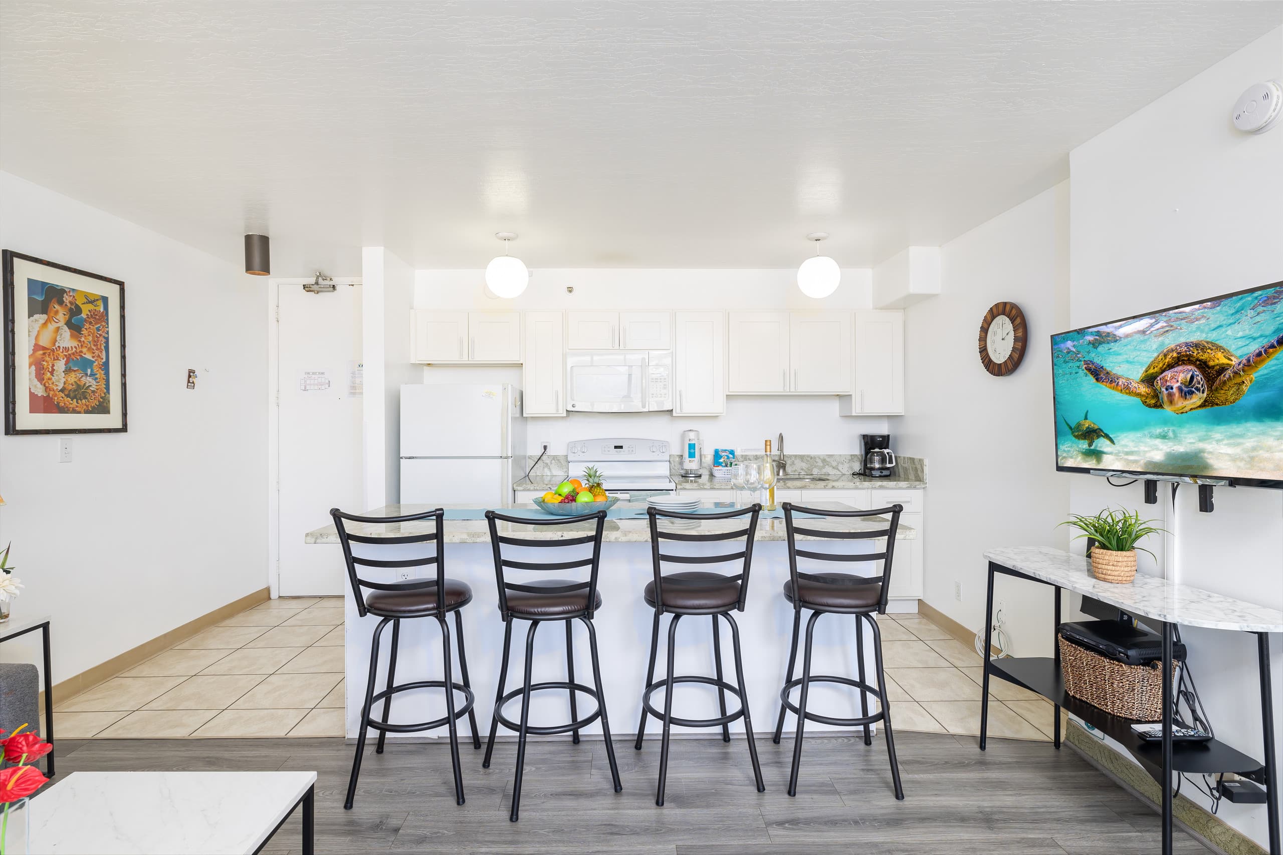 Condo in Honolulu · ★4.6 · 1 bedroom · 3 beds · 1 private bath - Image 9