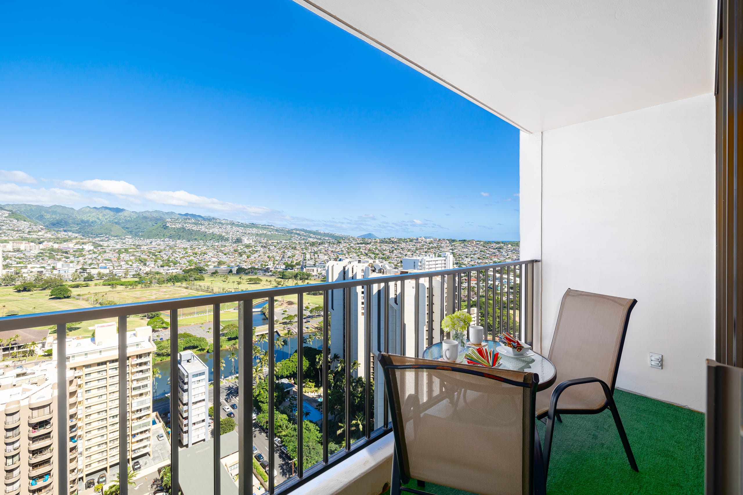 Condo in Honolulu · ★4.6 · 1 bedroom · 3 beds · 1 private bath - Image 21