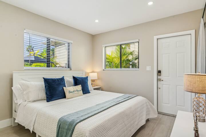 Deerfield Beach Paradise: 6BR Pool, Walk to Ocean gallery image 4