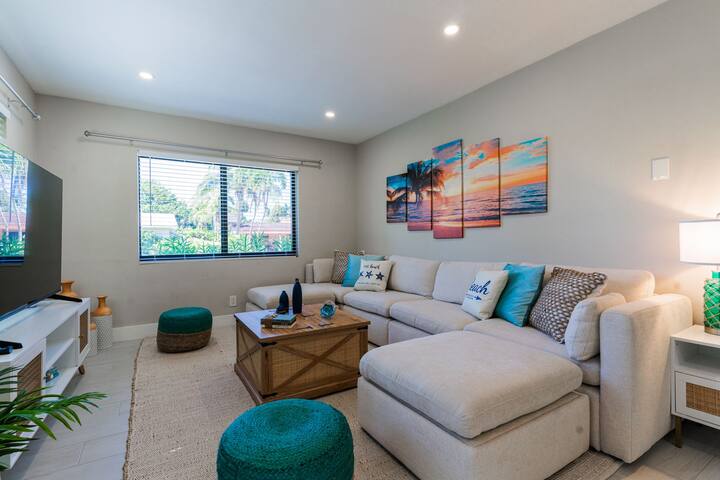 Deerfield Beach Paradise: 6BR Pool, Walk to Ocean gallery image 3