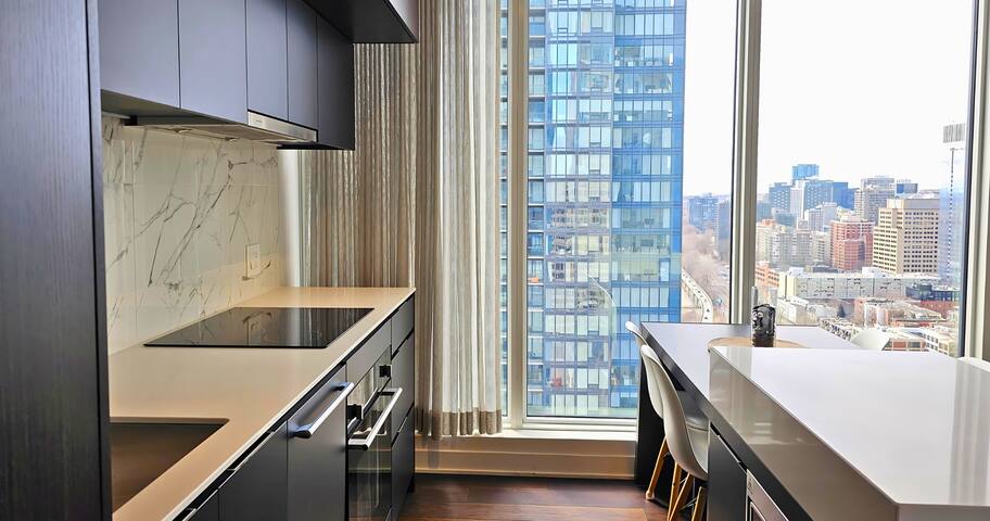 2 bed 2 bath with A/C & stunning views gallery image 2