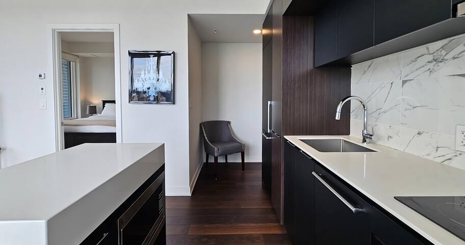 2 bed 2 bath with A/C & stunning views gallery image 4