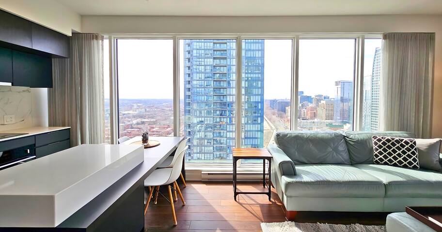 2 bed 2 bath with A/C & stunning views gallery image 3