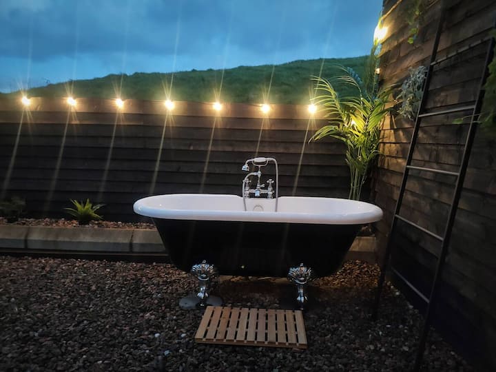 Luxury Hideaway with Outdoor Tub - Houses for Rent in Killaloo